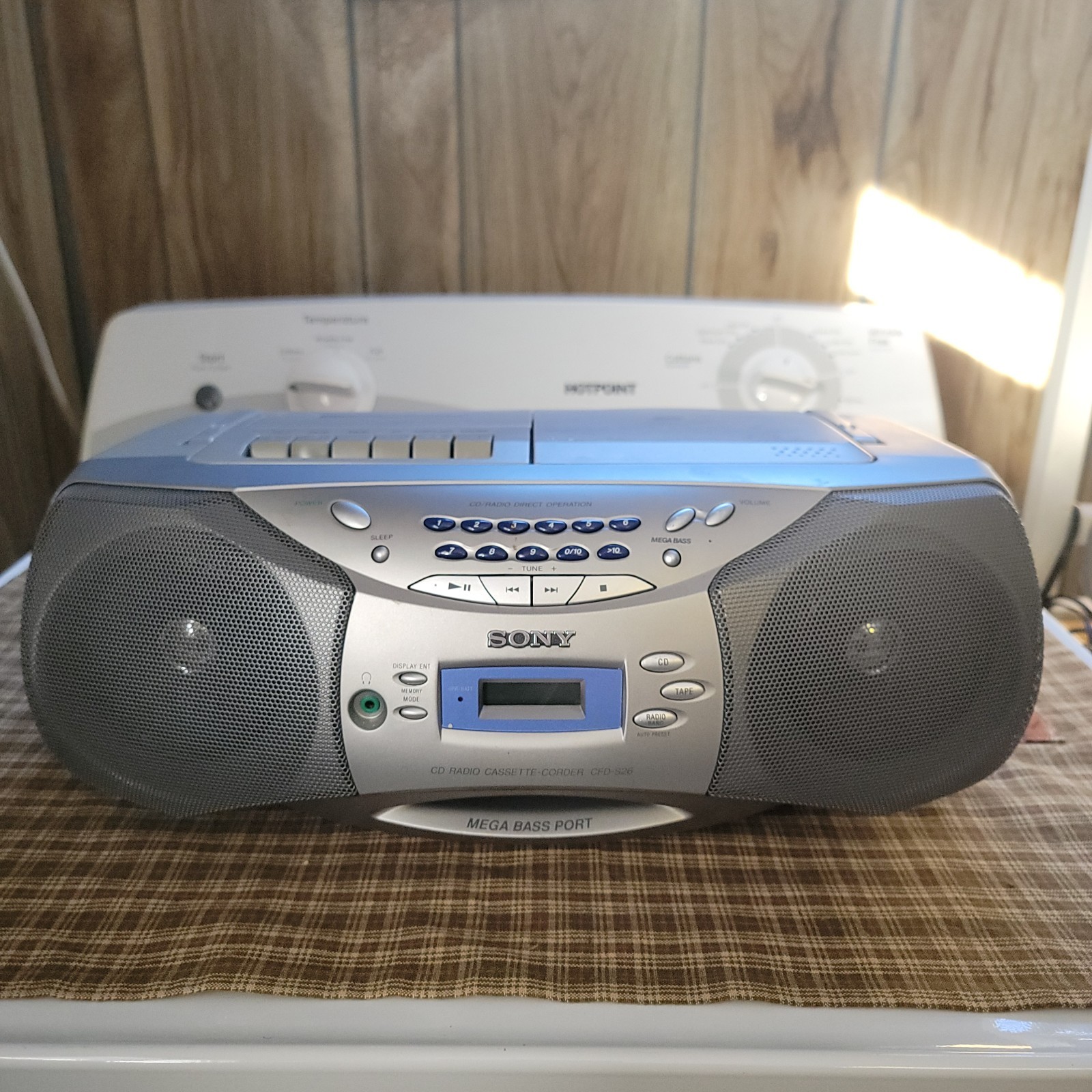 Sony CFD-S26 AM/FM Radio CD Player Dosnt Work Sounds Great And Clean Radio