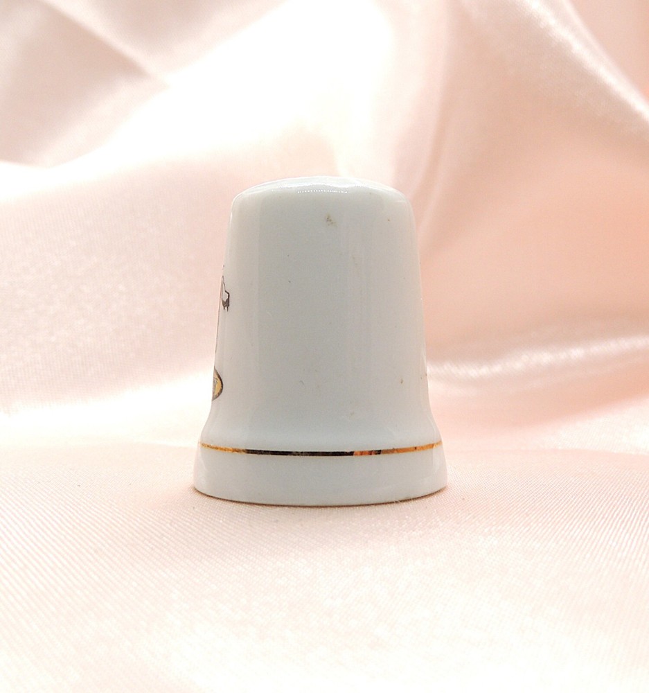 Souvenir Porcelain Thimble Kentucky