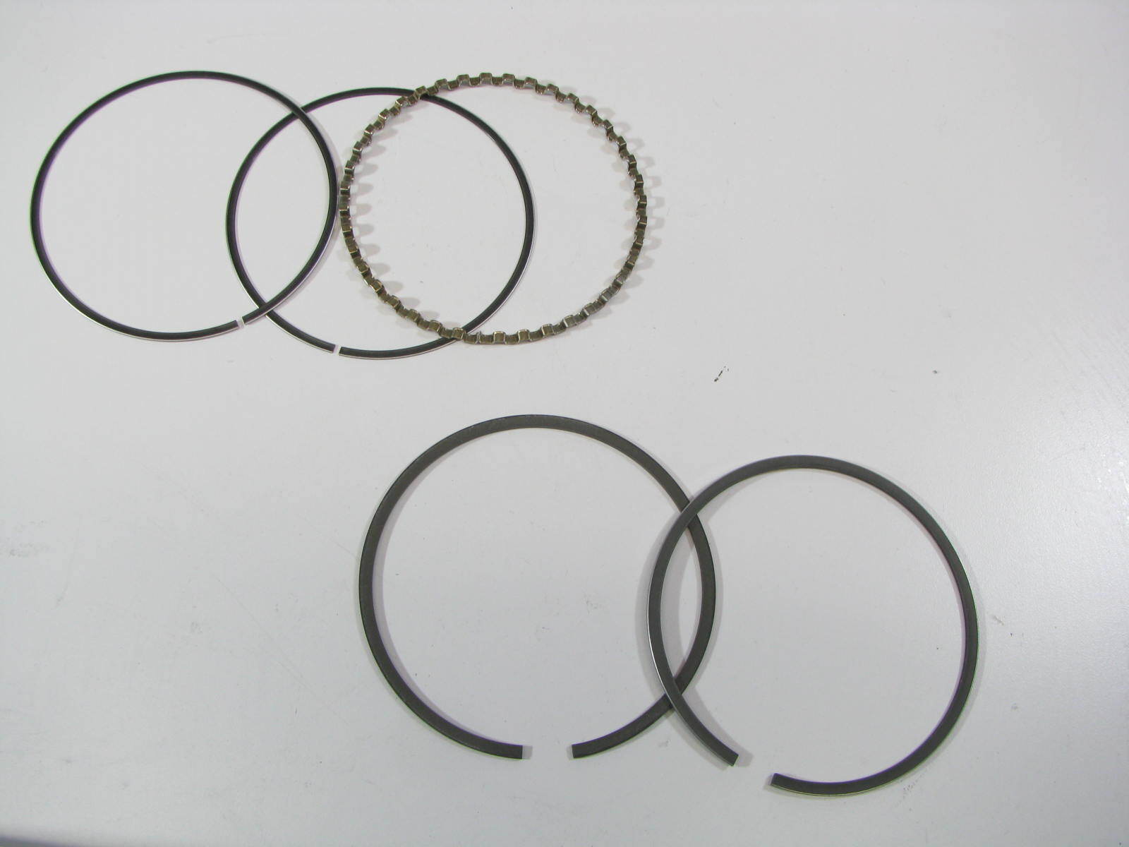 NEW OEM Ford F47Z-6148-A Piston Ring Set - Standard 1986-2003 3.0L VULCAN OHV V6