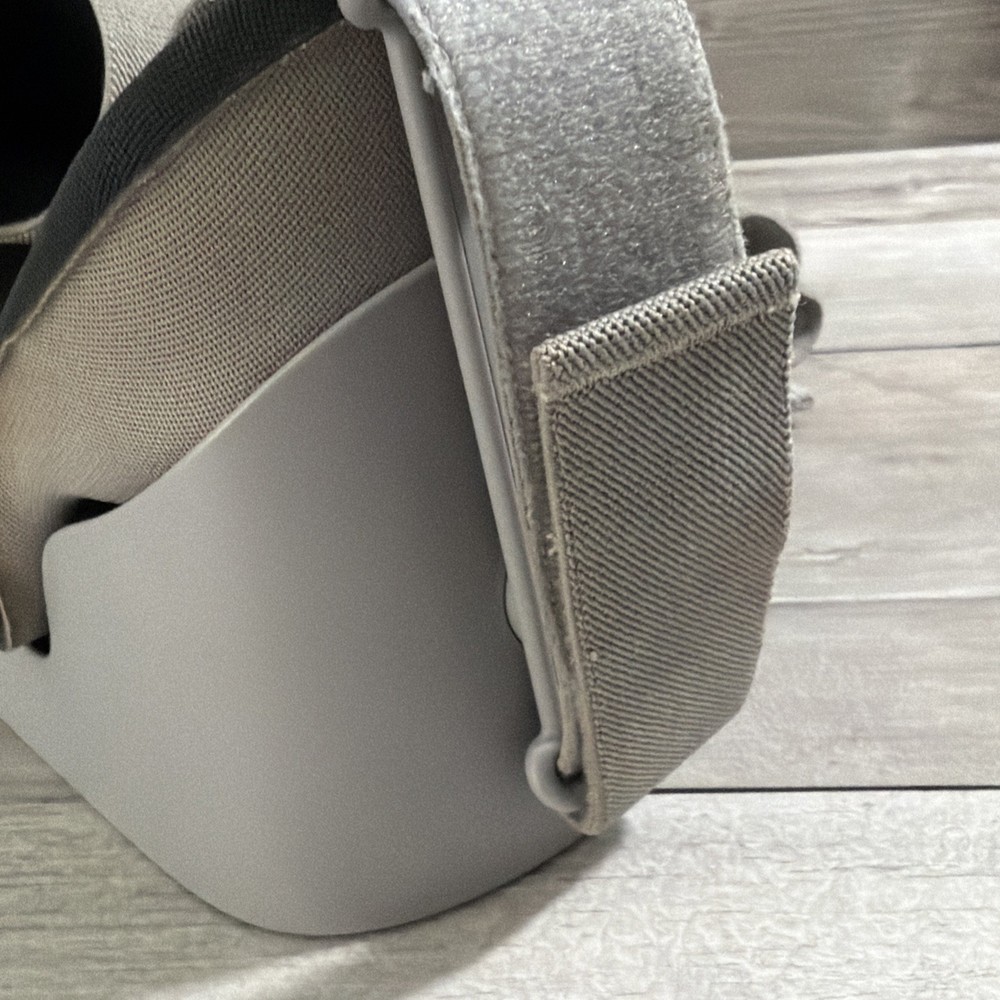 Oculus Go 64GB Standalone Virtual Reality Headset - Gray (MH-A32) - Used