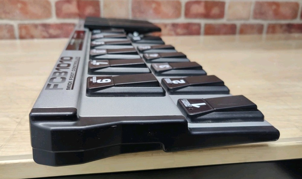 Behringer FCB1010 MIDI Foot Controller