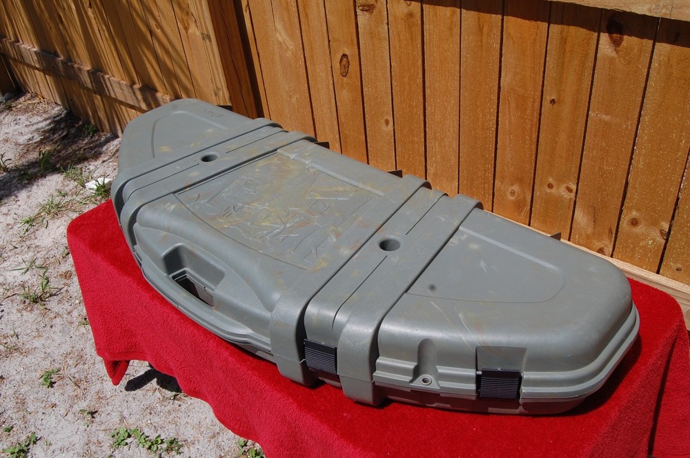Plano Protector Series PillarLock Camo Compact Bow & Arrow Case model # 1111