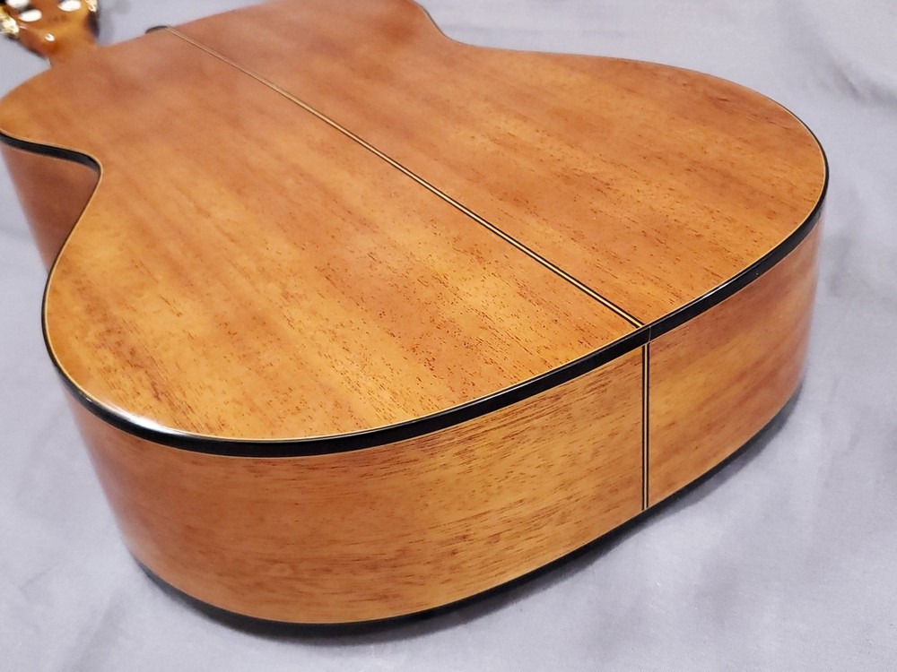 ARIA A-20S-58 Classical Guitar Solid Spruce Top Soft Case Included