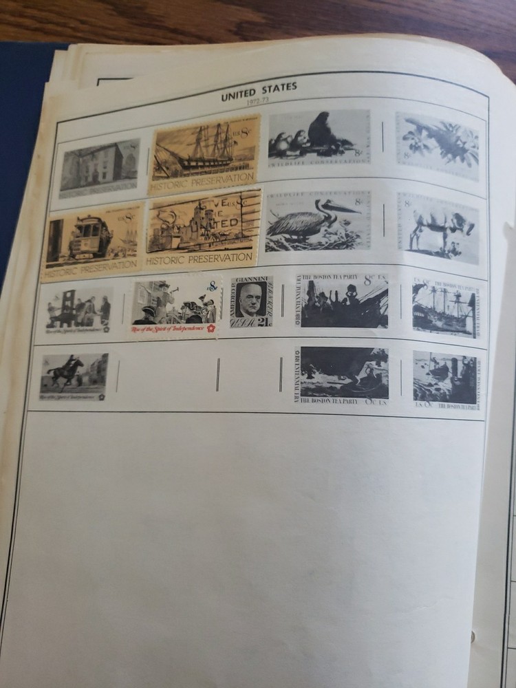 H.E.Harris Statesman Deluxe World Stamp Album with 120 Stamps Holds Up To 30,000