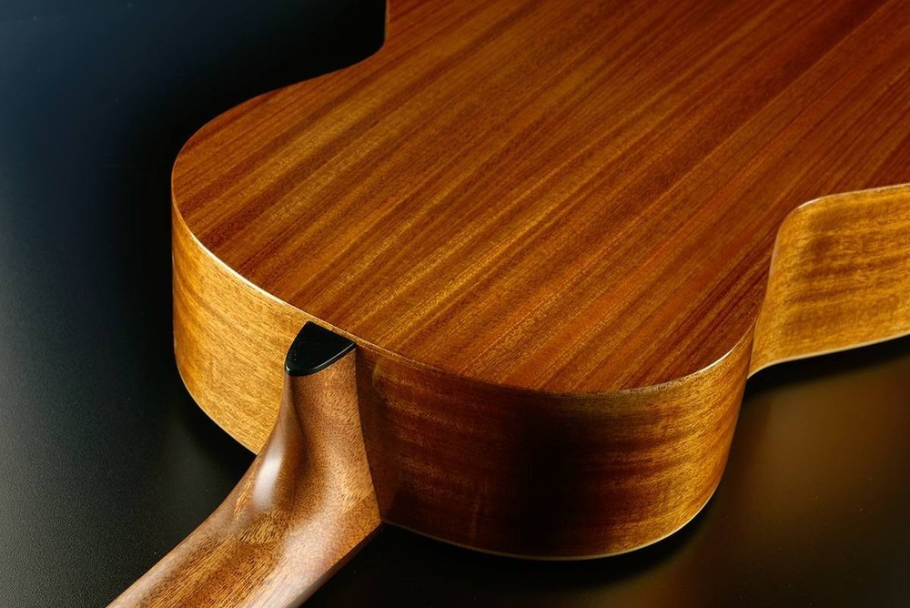 Lag 88 OC88 Classical Guitar with Case, 4/4, Nylon Strings