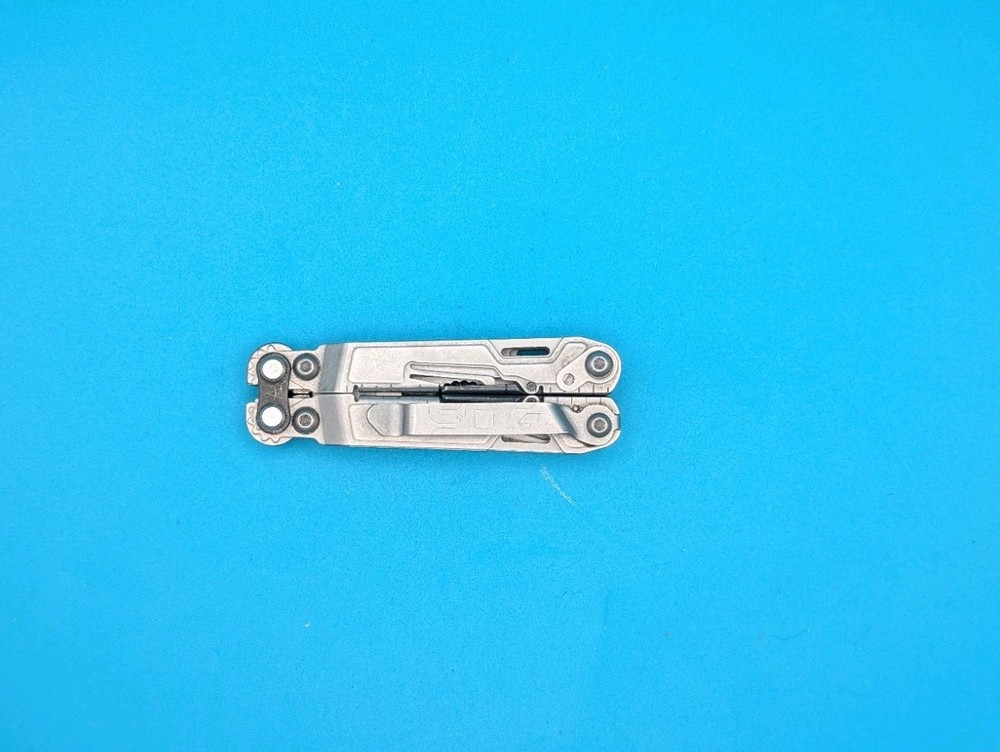 SOG PowerPint Tool Compact Lightweight Silver Multi-Tool!