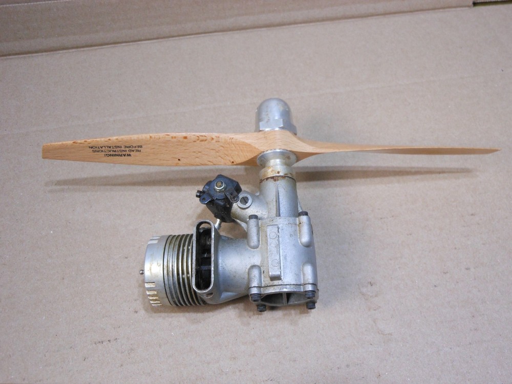 K & B 40 RC Airplane Engine Perry Carb Top Flite Prop - Untested