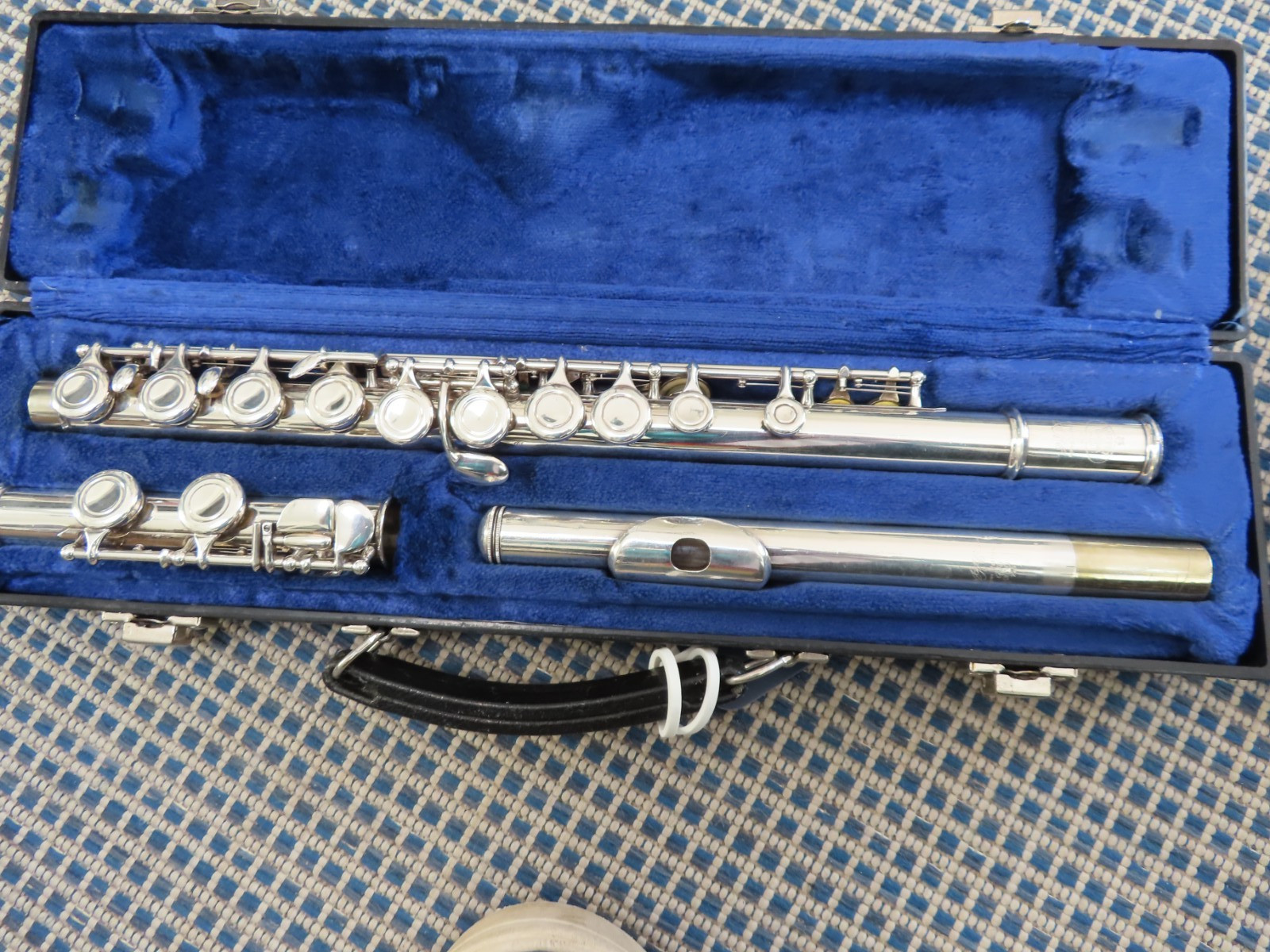 LOT OF 4 FLUTES -ARMSTRONGS, BUNDY, BUFFET- NICE BUT NEED REPAIR