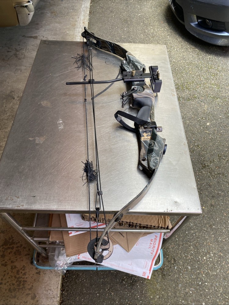 Golden Eagle Carbon Hawk System Compound Bow 38” RH