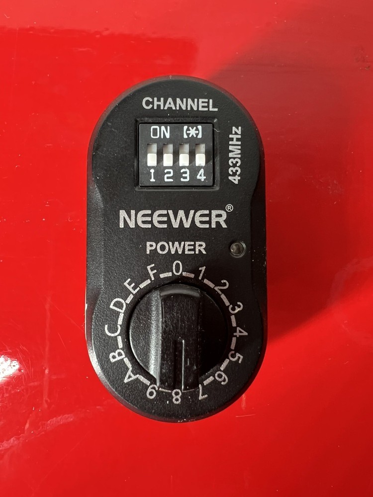 Neewer 16 Wireless Control Flash Trigger Receiver with USB Interface for Speedli
