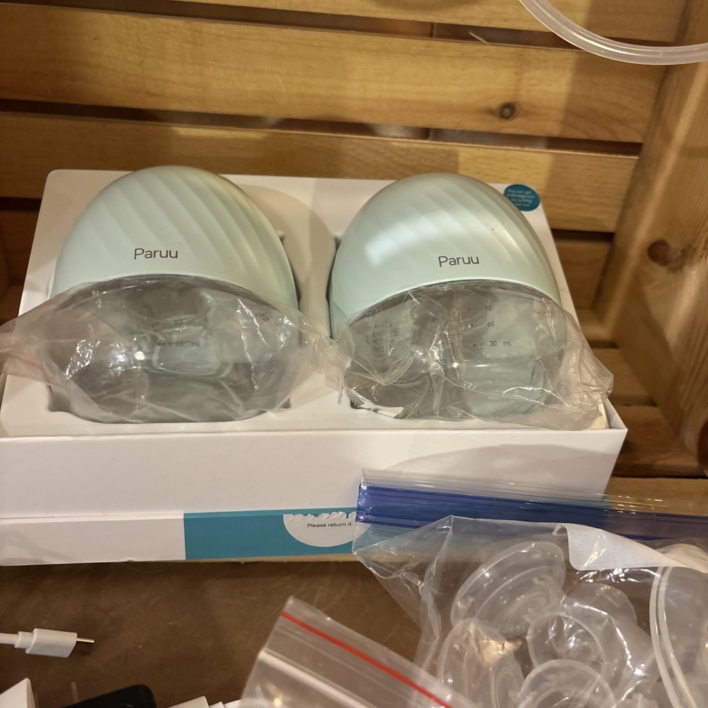 Preowned Party Wearable Breast Pump with Accessories