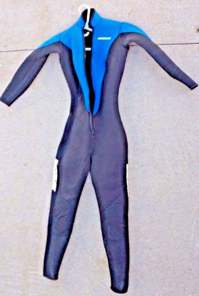 QUICK SILVER WET SUIT SIZE X SMALL