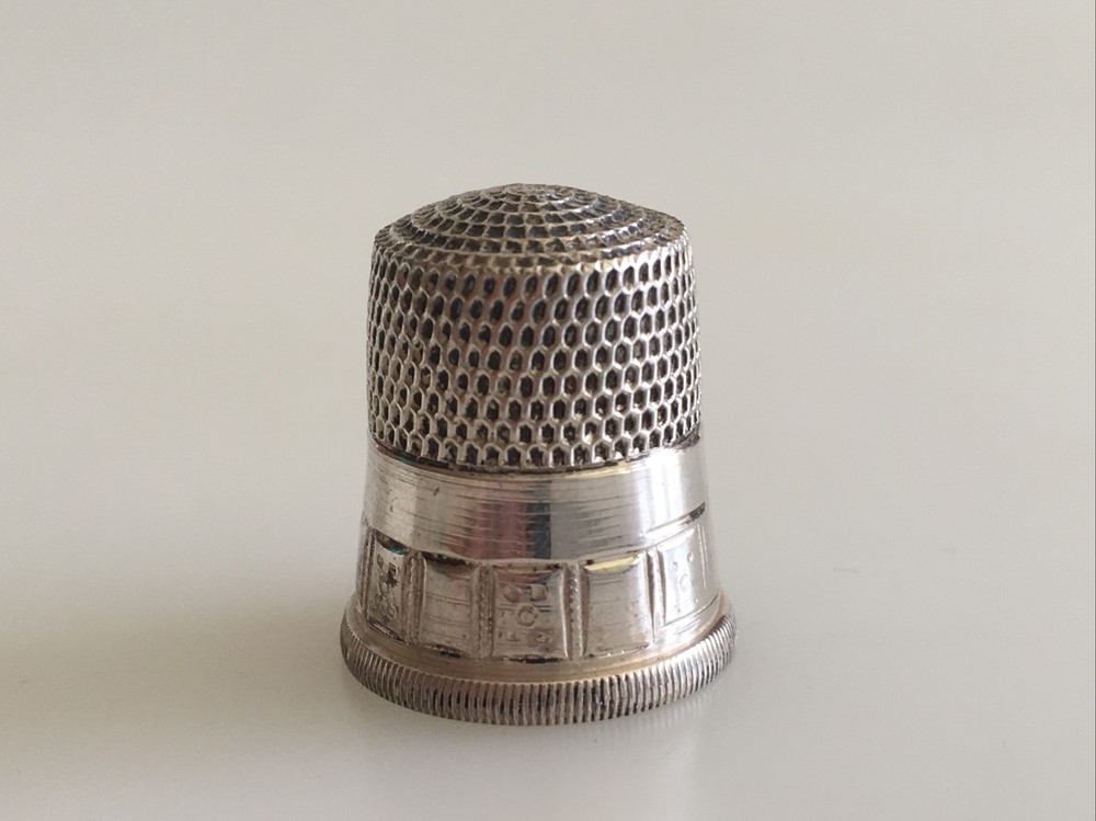 American USA Sterling Silver Thimble Size 7 with Panel Border