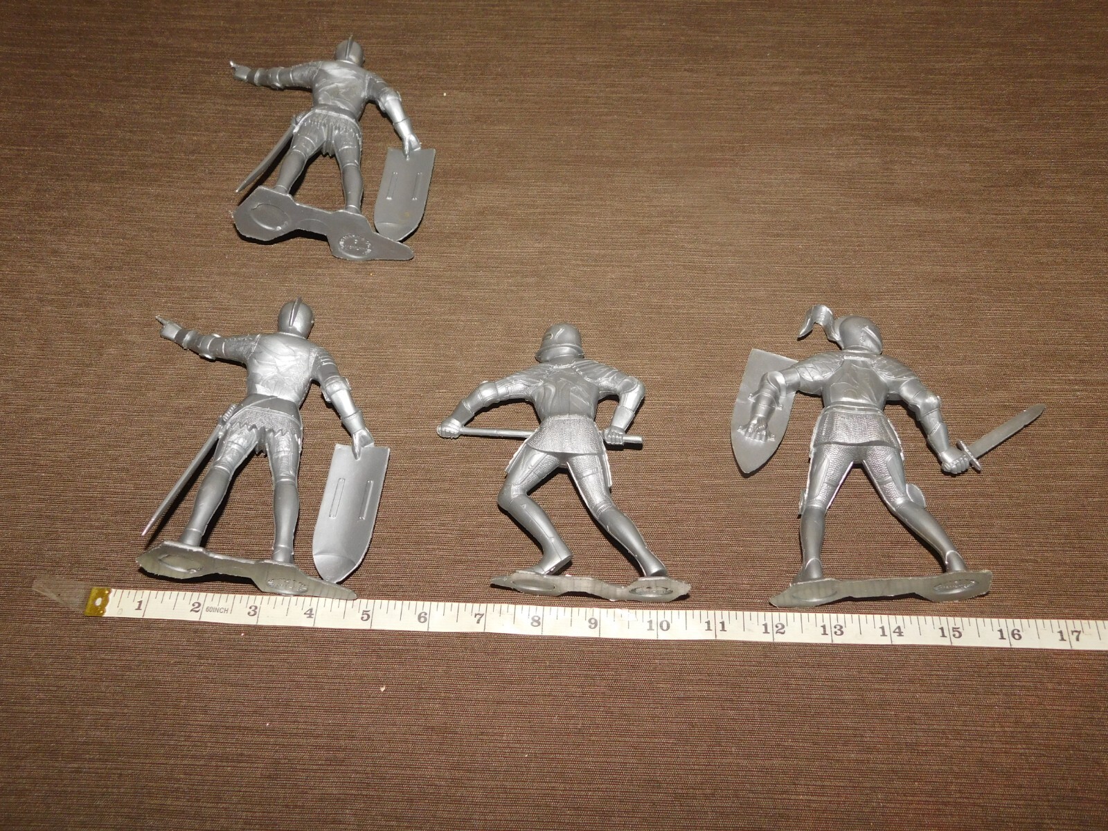 VINTAGE 1964 TOY 4 MARX 6" HIGH PLASTIC BATTLE GEAR SILVER KNIGHTS