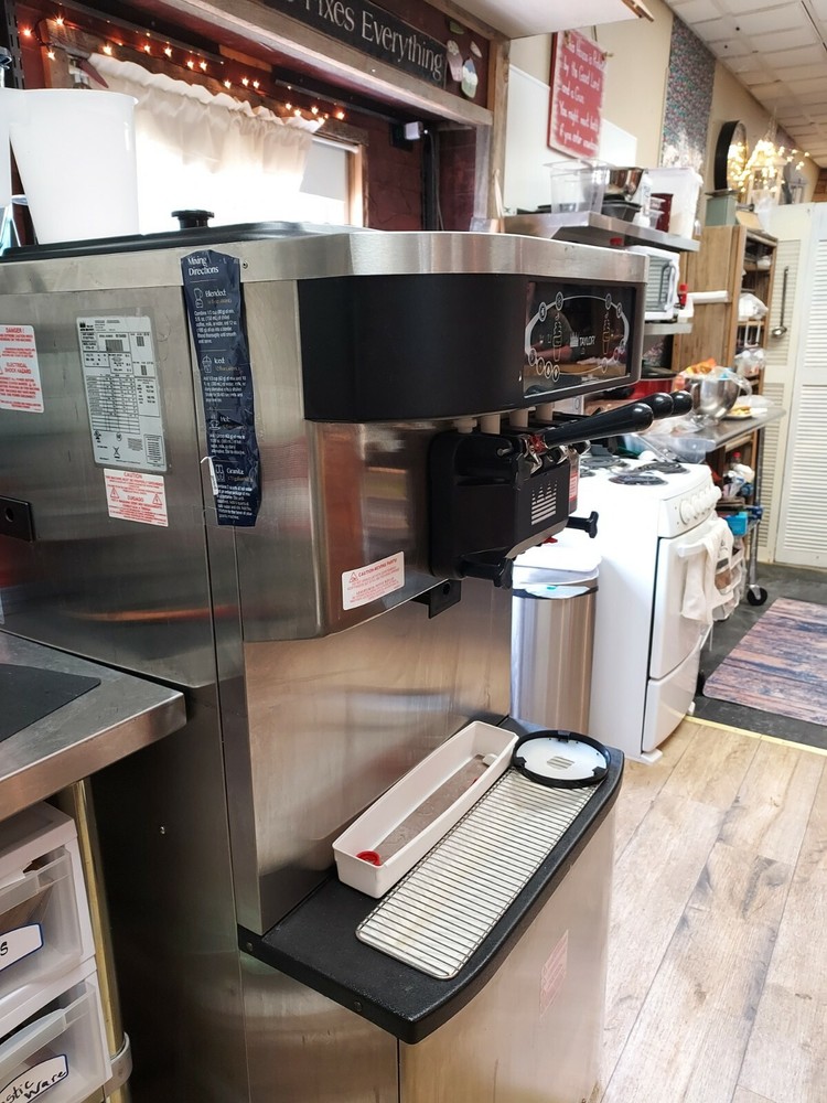 Soft Serve Ice Cream Machine