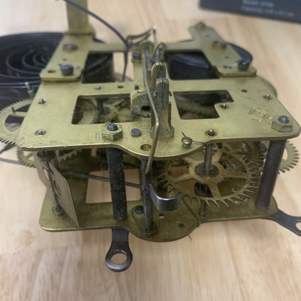 Internal Clock Works Mechanism For A Desk Clock