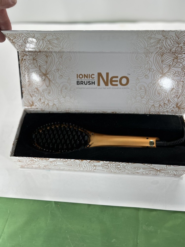 Neo Ionic Heated Straightener Brush