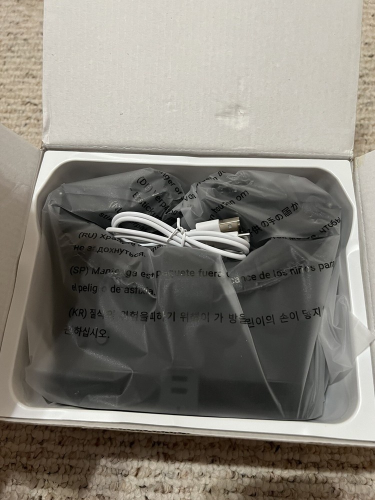 NEW IN BOX; BOBOVR 26 FOLDABLE/WIRELESS HEADSET w/ BLUETOOTH REMOTE CONTROLLER