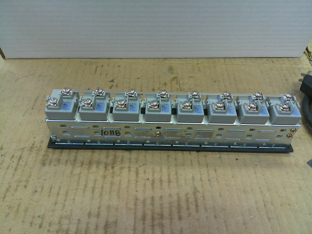IDEC SLC 30N 8 LIGHT DC24V