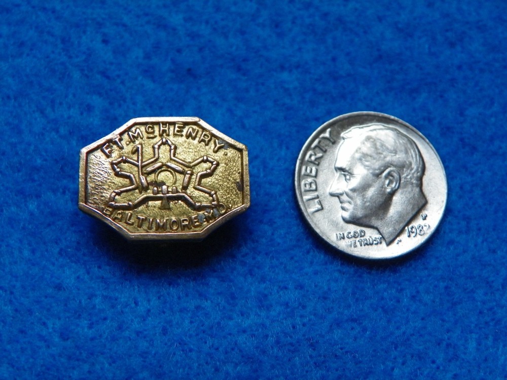 WWII ORIGINAL FT. MCHENRY BALTIMORE, M.D. LAPEL PIN