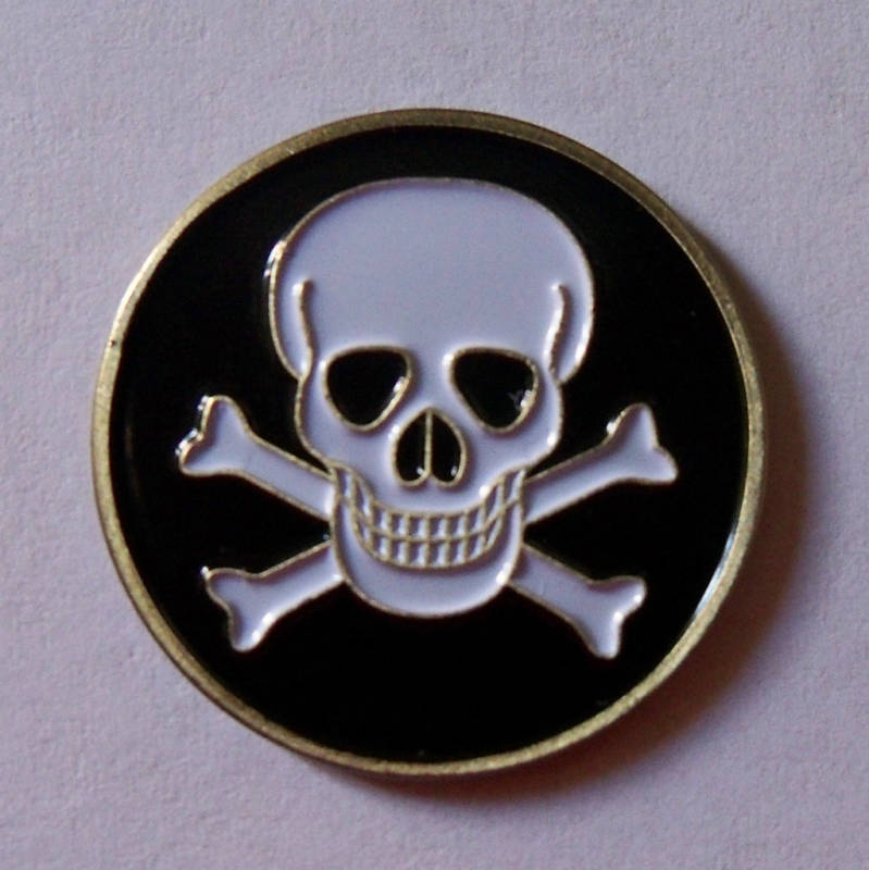 Skull and Crossbones Golf Ball Marker  New