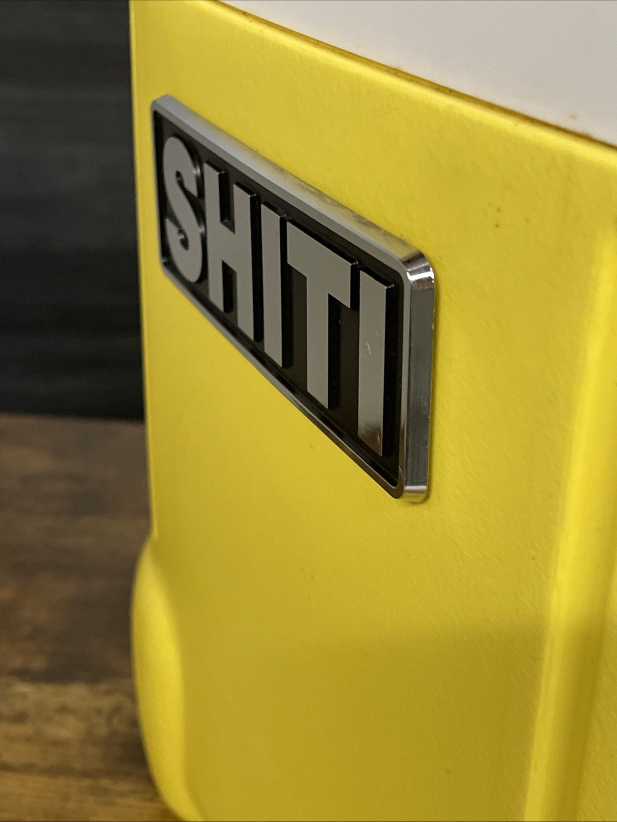 Igloo SHITI EMBLEM Ice Cube Yellow & White Cooler 12qt ~ 14 Cans