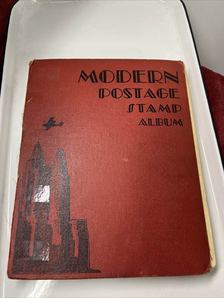 VINTAGE 1935 SCOTT MODERN POSTAGE STAMP ALBUM 900+ FOREIGN STAMPS