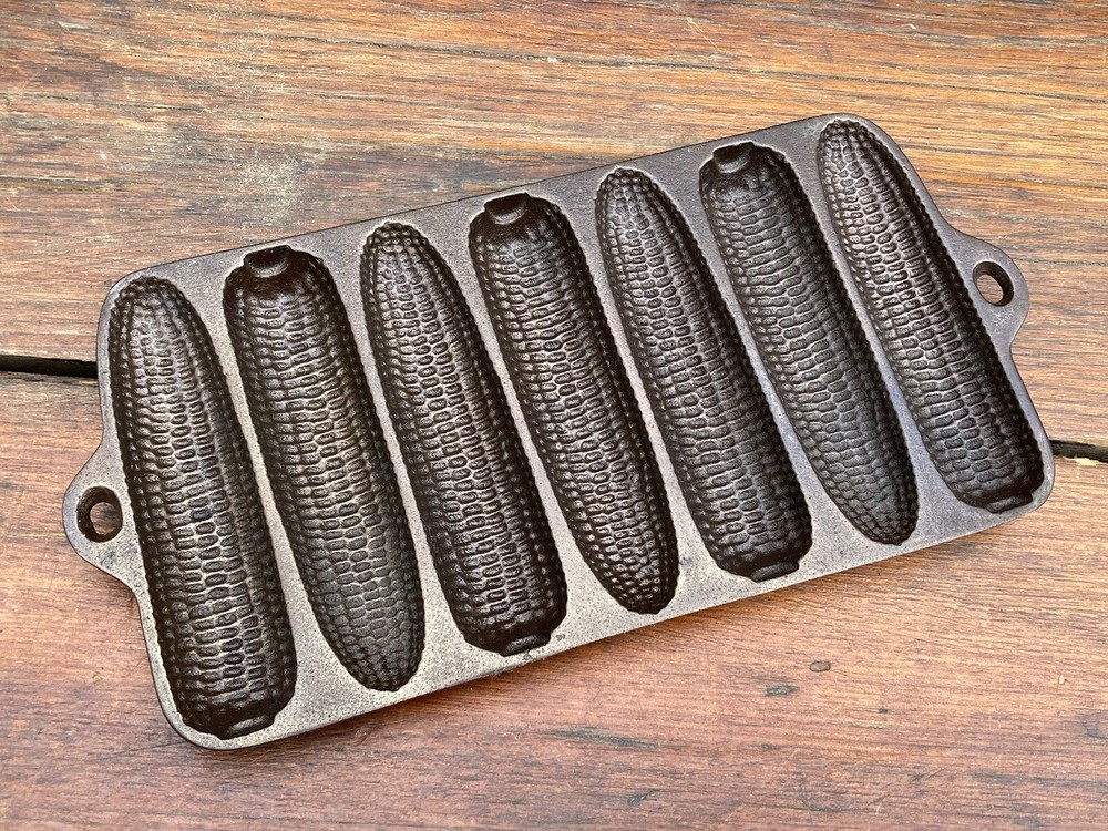 Wagner Ware Cast Iron Tea Sized Krispy Korn Pan