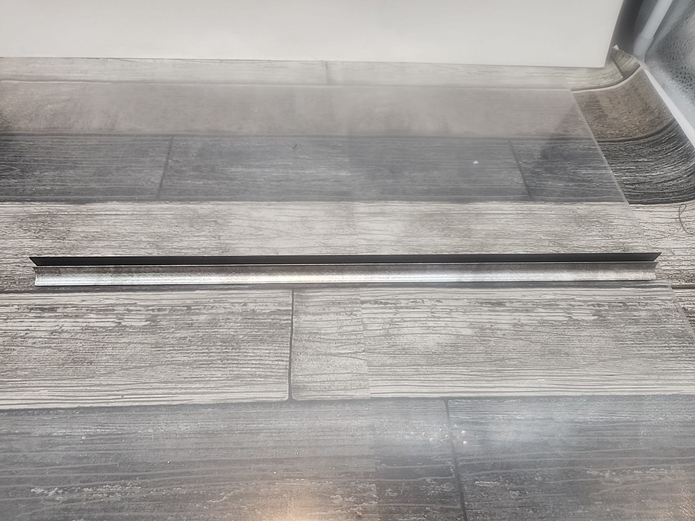 Fasade 18In.Thermoplastic Inside Corner Backsplash Trim, HatchSilver 12Pack[114]