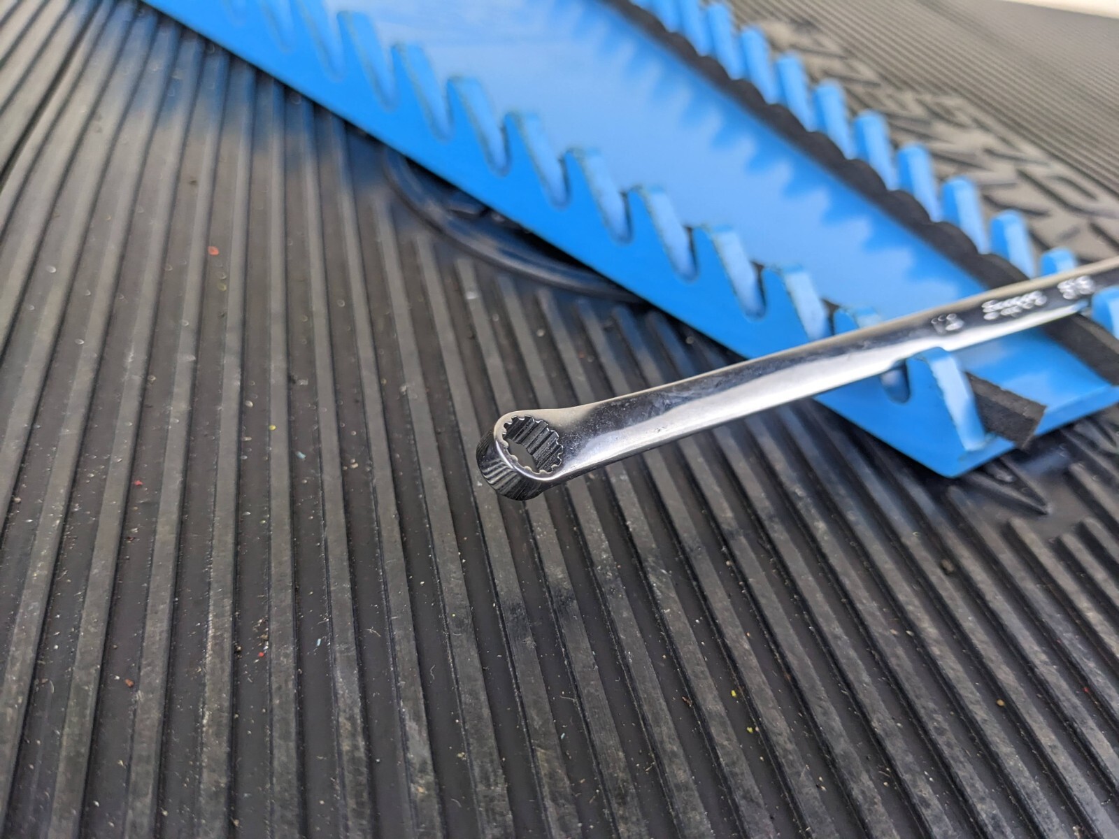 #ax518 NEW Snap On 1/4” x 5/16” SAE SPLINE XDES810a 15 degree Offset Box Wrench