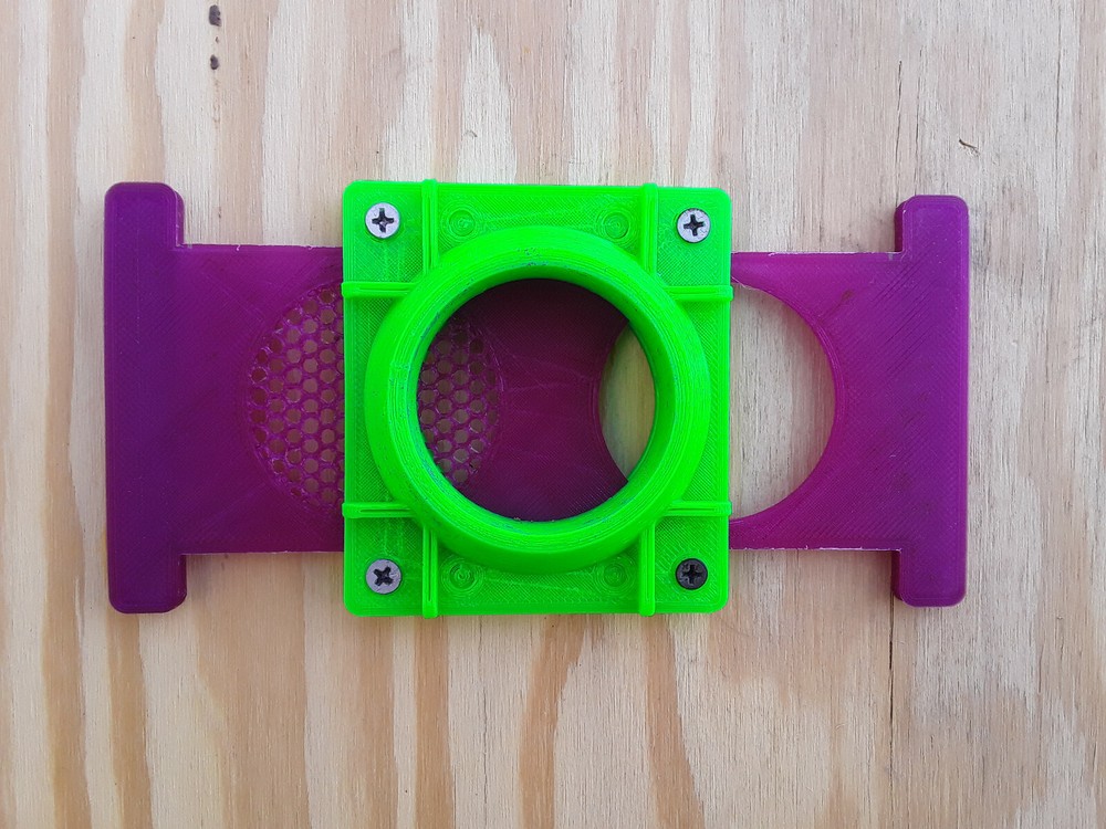 Bee Vacuum Gate for Beekeeping with Nail Lock
