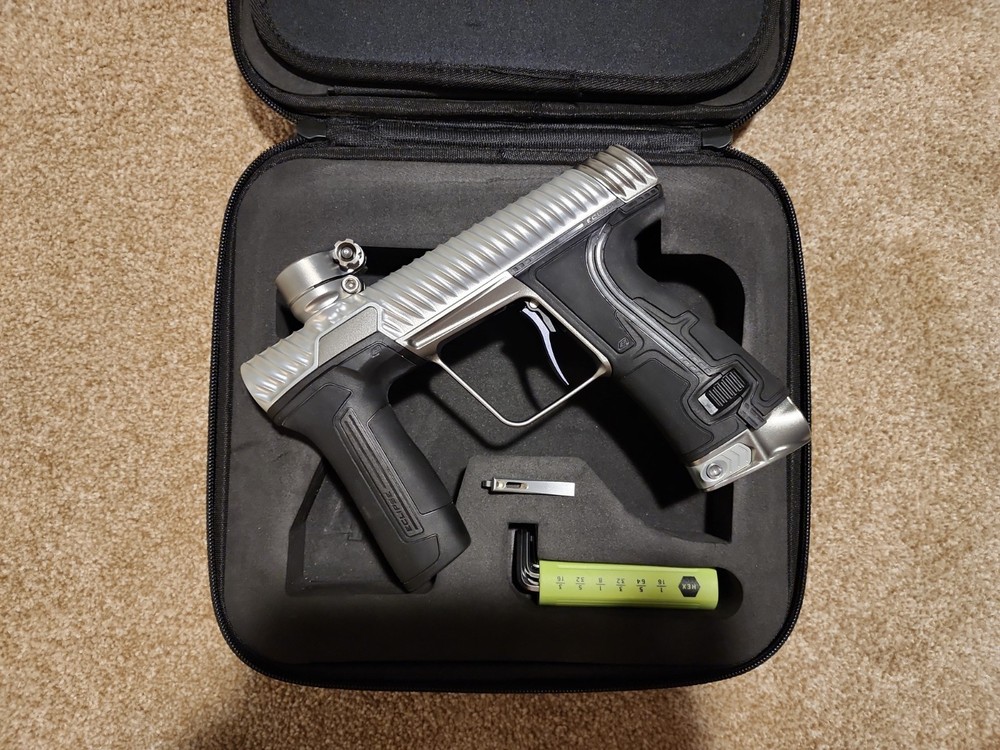 TWISTER Planet Eclipse CS3 Electronic Paintball Marker