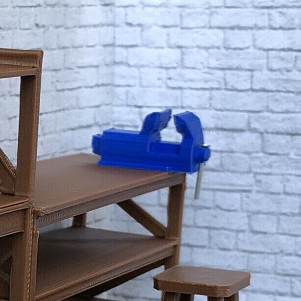 Vice for 1:18 Scale Diorama Garage or Workshop