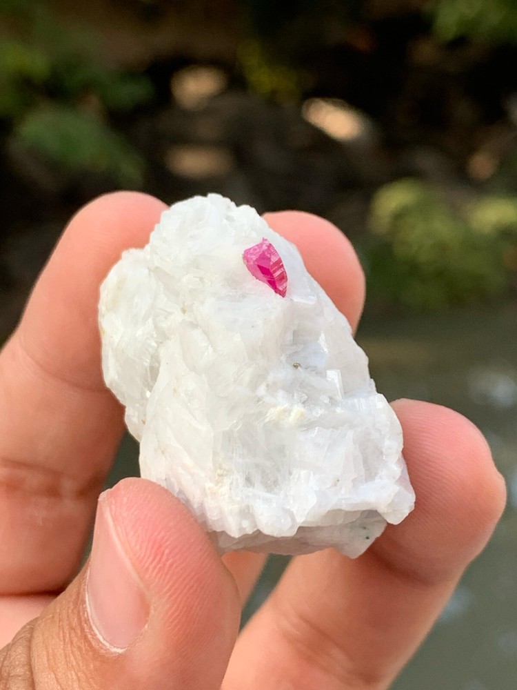 35 gram very beautiful sample of Ruby cute sample