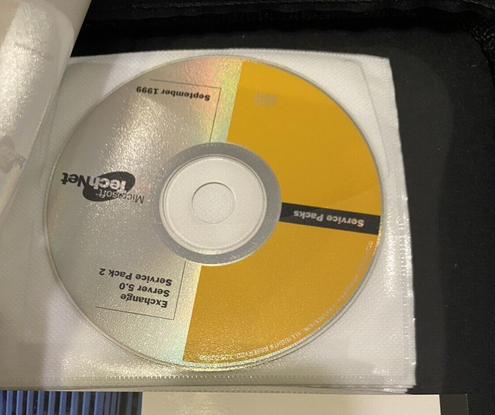 Microsoft Technet Plus Cd Subscription With Binder 55 CDs 1999 2000 Discs