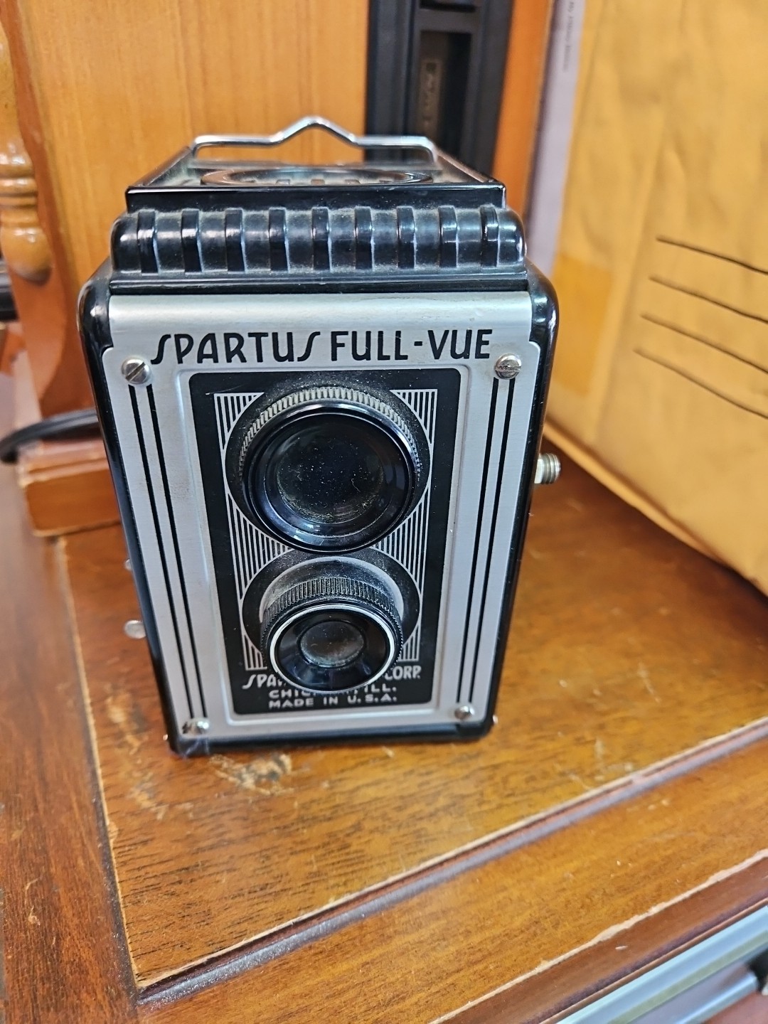 Vintage Spartus Full-Vue Box Camera 120 Film Top View Chicago Made In The USA