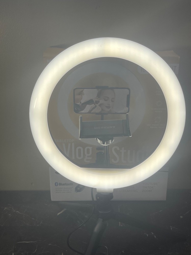 Merkury Innovations VLOG Studio Light 10 /Bluetooth Enabled