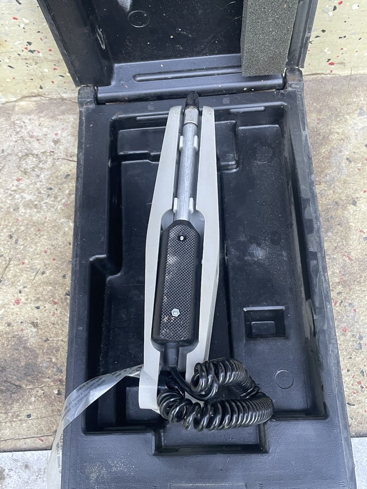 TIF 5500 Pump Style Automatic Halogen Leak Detector & Case