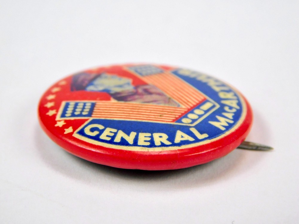 US WW2 General MacArthur Pin