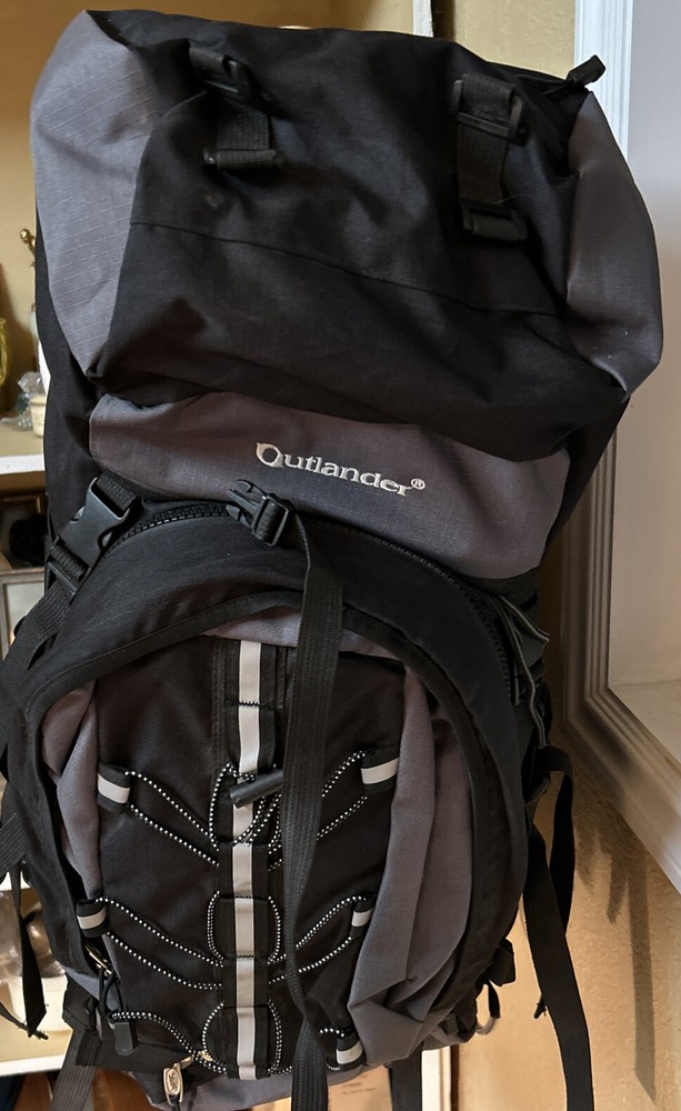 Outlander Extreme 80 Internal Frame Backpack W Attached Day Pack GUC
