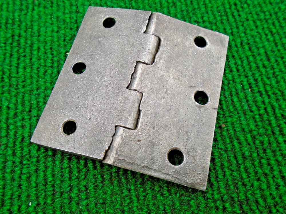 CARR & SONS 3" x 3" BUTT HINGE: SINGLE HINGE, CIRCA 1850 (40875)
