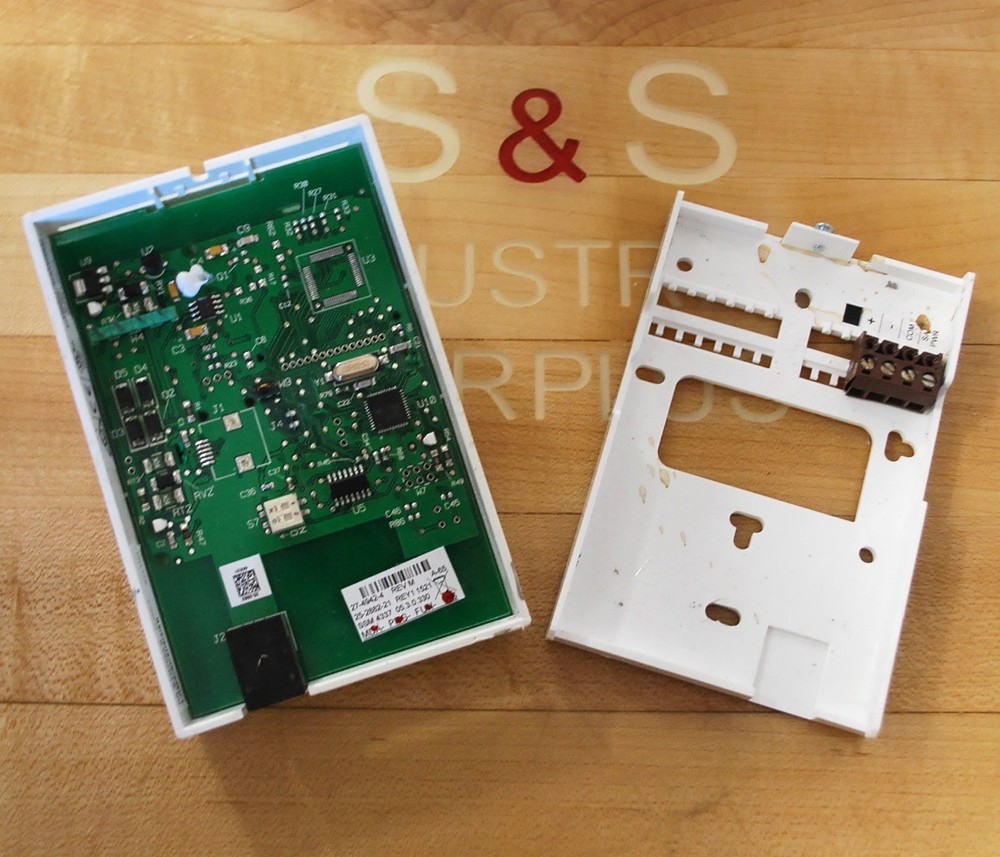Johnson Controls NS-BTN7003-0 Network Zone Sensor - USED