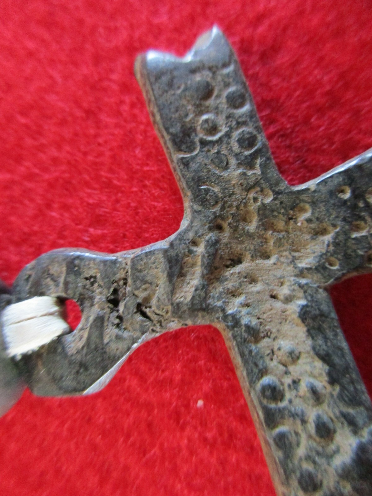 FRENCH BEAVER TAIL JESUIT CROSS, LEATHER STRUNG TRADE NECKLACE, WHA-0226*06294