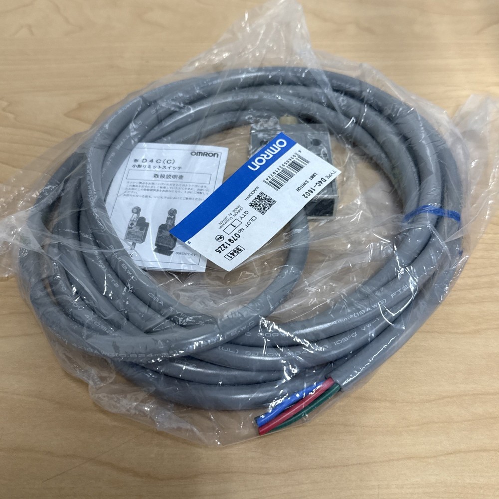 NEW! Omron D4C-1602 Compact Limit Switch Roller Plunger