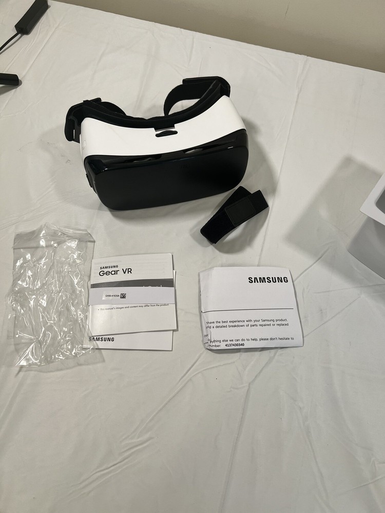 Samsung Gear VR Oculus Headset Open Box
