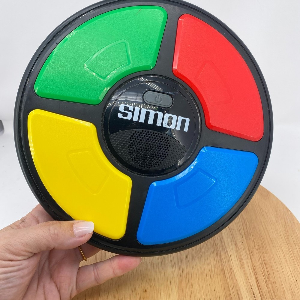 Hasbro Simon Classic Retro Electronic Memory Game 2015 Model