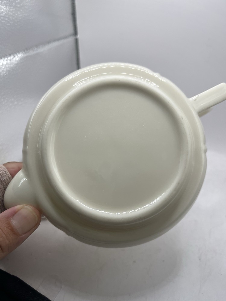Vintage Ivory Ceramic Teapot with Unique Loop Handle – Elegant Leaf Pattern