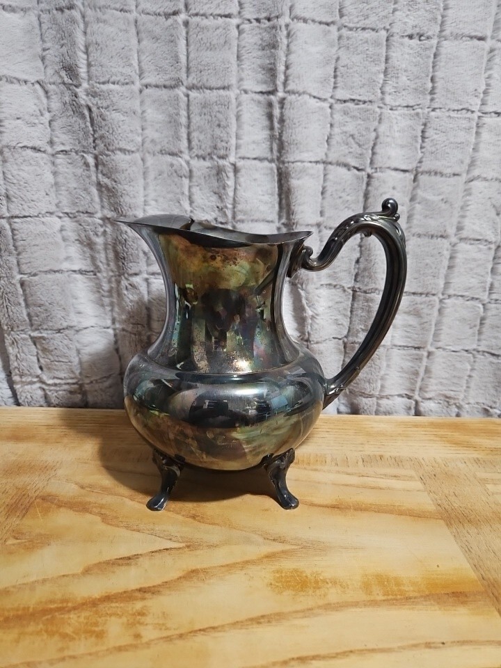 VINTAGE Silverplated Water Beverage Pitcher w/ Ice Lip
