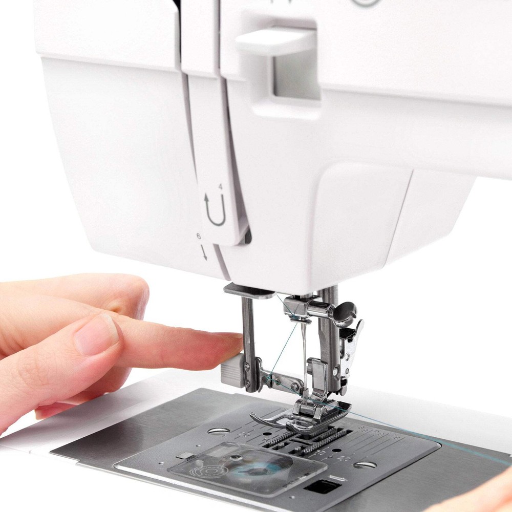 SINGER® Heavy Duty 4452 White Sewing Machine & Hard Case Bundle