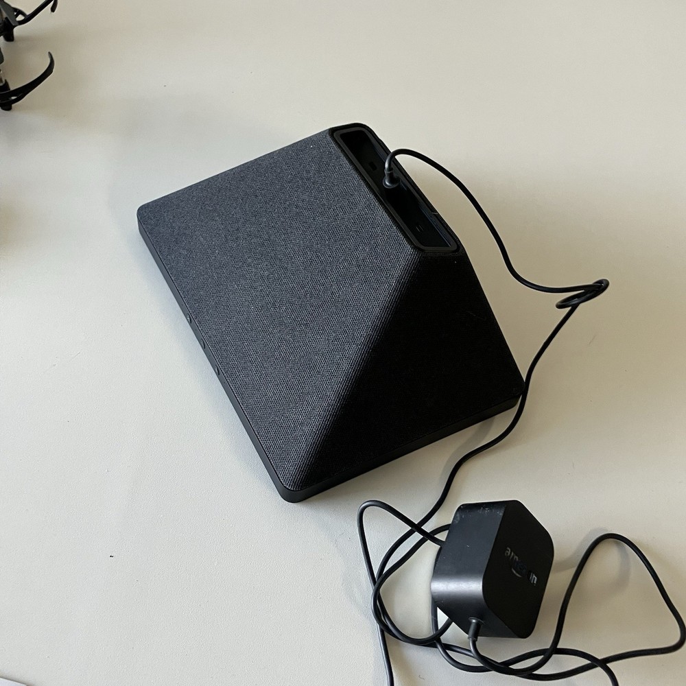 Amazon Echo Show 2 Powers Up Working & Untested
